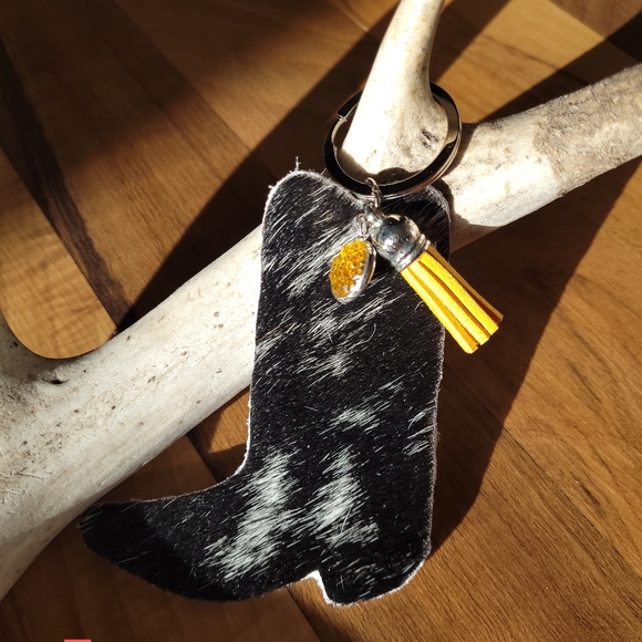 Accessories - Cowhide keychain
